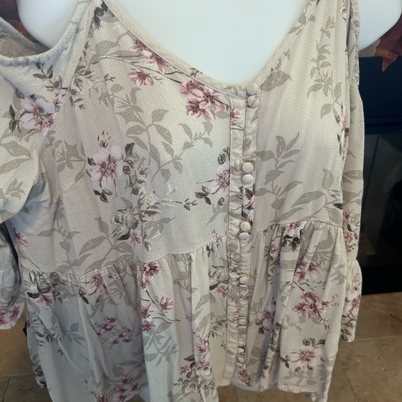 Torrid Floral Cold Shoulder Tunic in Cream and Pink - Picture 1 of 5